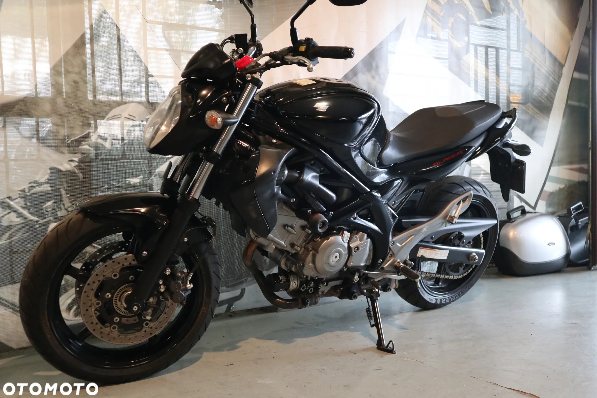 Suzuki Gladius - 2