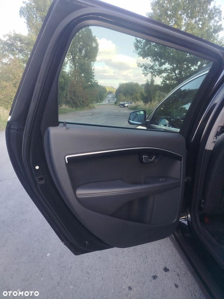 Volvo V70 D3 R-Design - 23