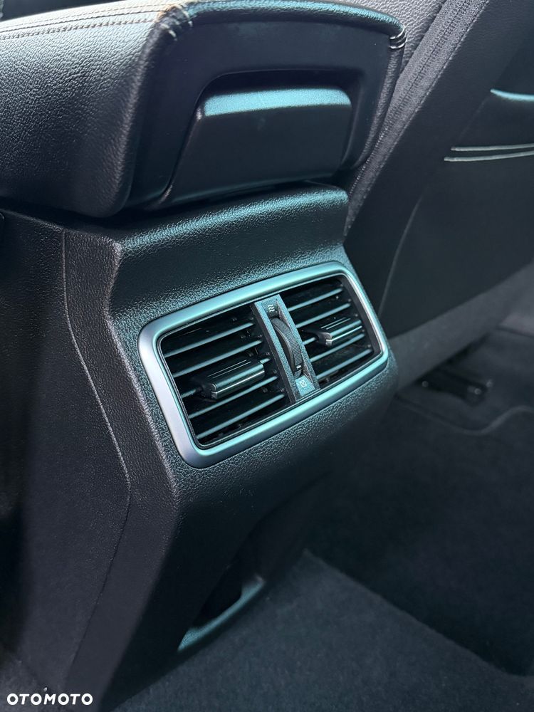 Renault Megane ENERGY TCe 160 BOSE EDITION - 17