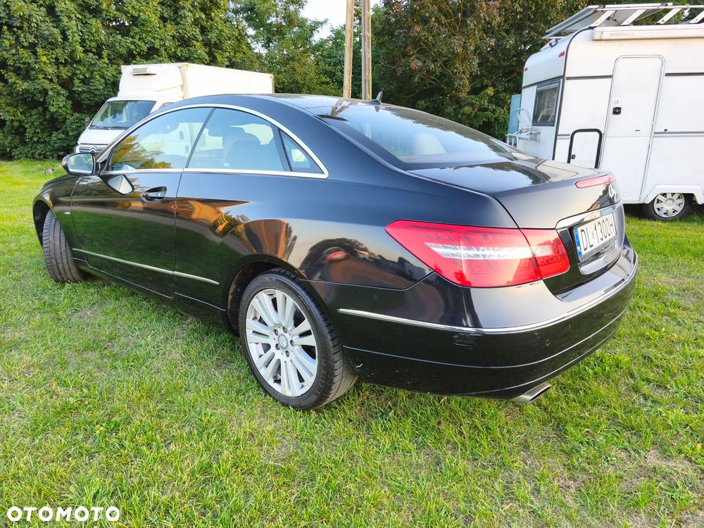 Mercedes-Benz Klasa E 250 CGI BlueEffICIENCY - 2