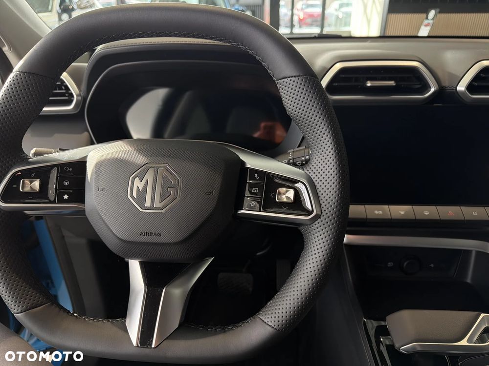 MG ZS Hybrid+ - 13