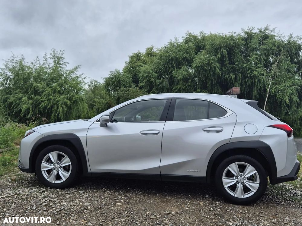 Lexus UX 250h 2.0L HEV 20H- (178 HP) 4X2 CVT Business - 3