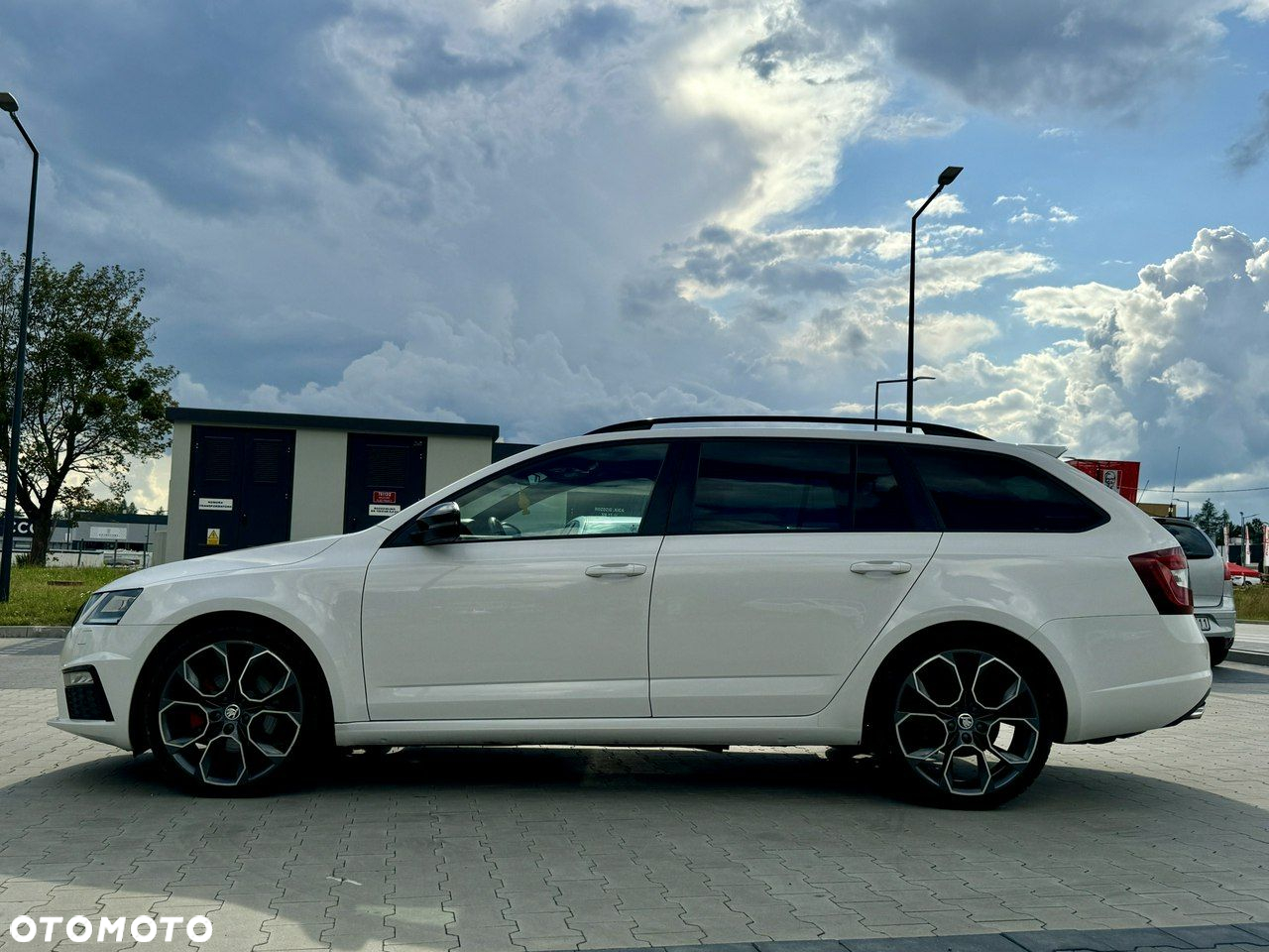 Skoda Octavia Combi 2.0 TDI DSG RS - 7