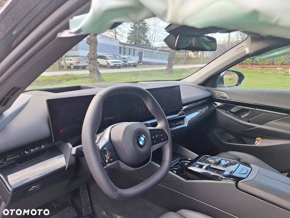 BMW Seria 5 520d xDrive - 11