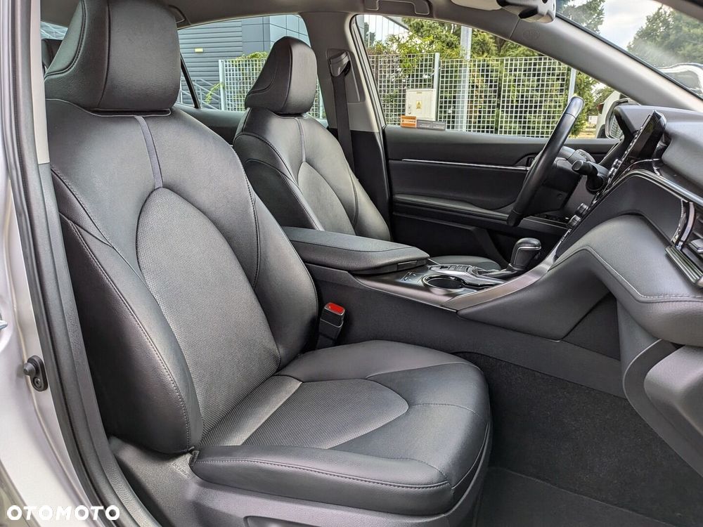 Toyota Camry 2.5 Hybrid Comfort CVT - 33