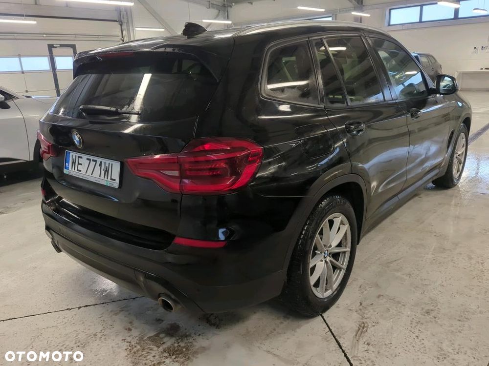 BMW X3 xDrive20i Advantage - 4
