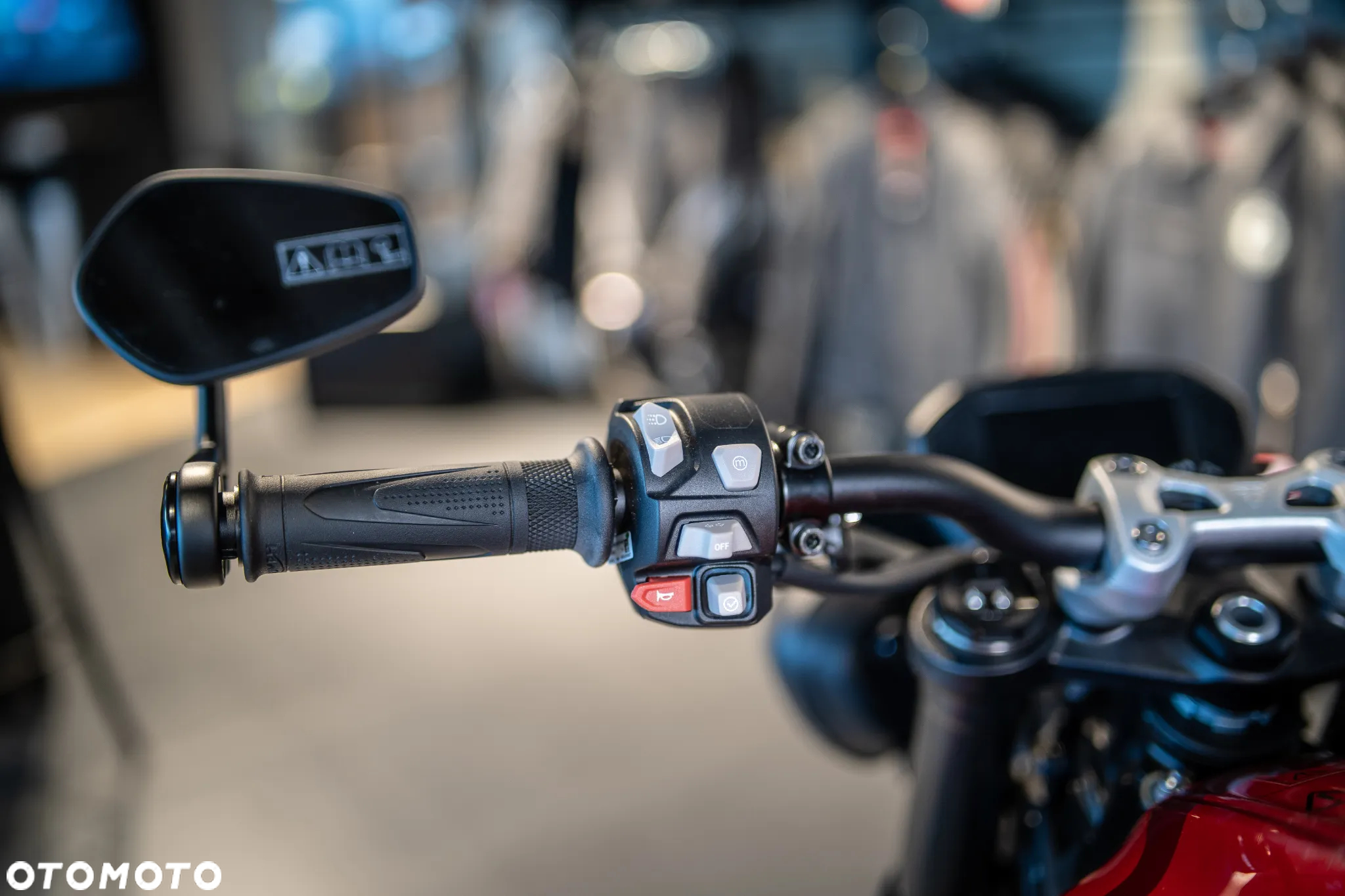 Triumph Street Triple - 14