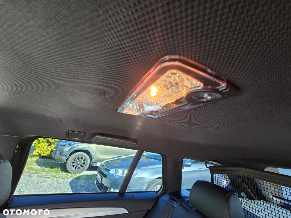 BMW Seria 5 528i xDrive Sport-Aut Modern Line - 19