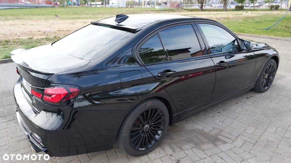 BMW Seria 3 328i xDrive Sport-Aut Luxury Line - 11