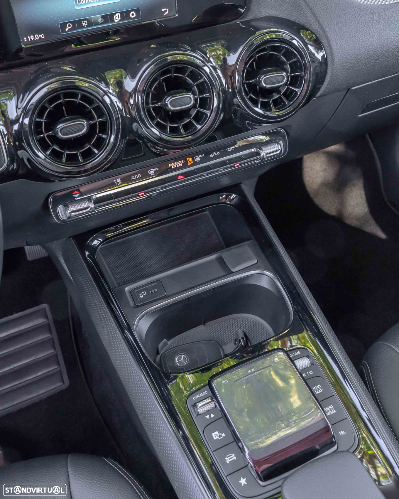 Mercedes-Benz GLA 180 7G-DCT - 23