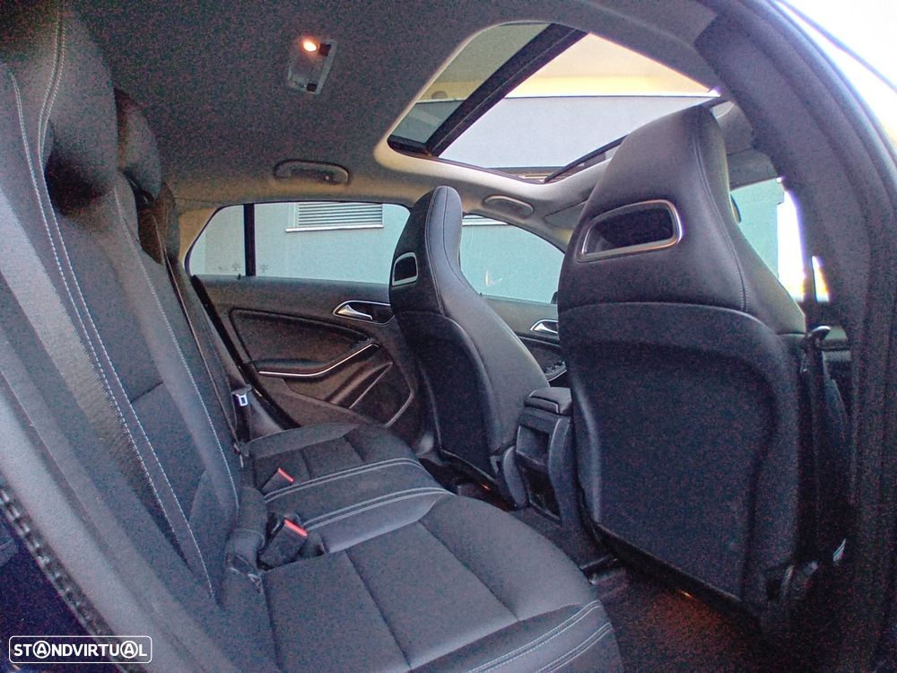 Mercedes-Benz CLA 180 7G-DCT UrbanStyle Edition - 12