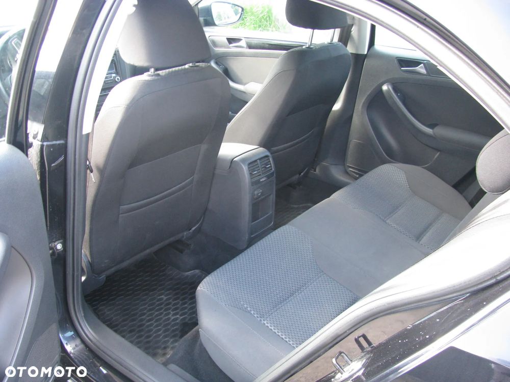 Volkswagen Jetta 1.6 TDI Comfortline - 6