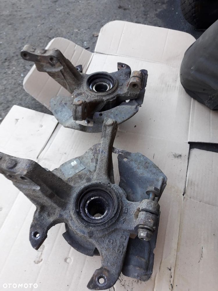 Mazda 323f 323 323p BA 94-98  Zwrotnica piasta Prawa lewa przednia prz - 2