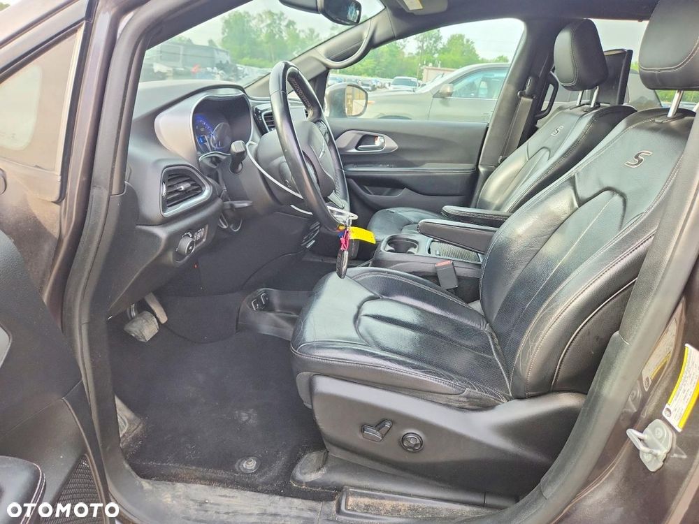 Chrysler Pacifica - 14