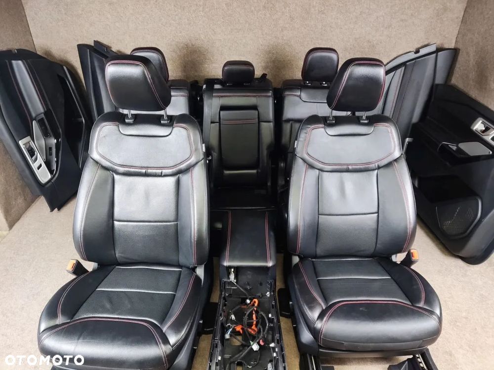 FORD EXPLORER od 2020r Fotele Kanapy Boczki 7 osób - 1