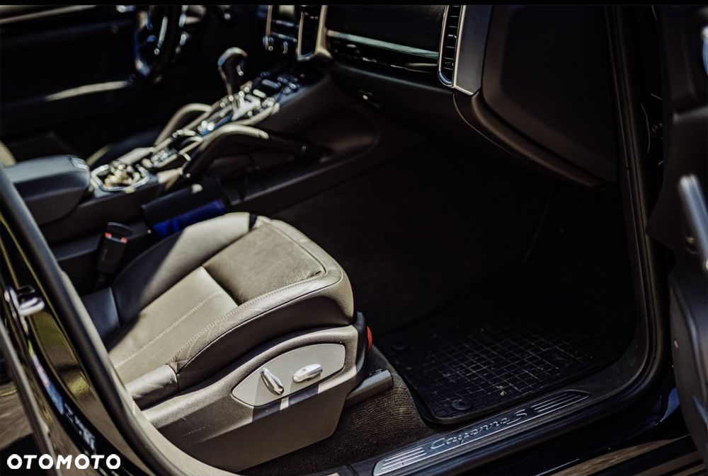 Porsche Cayenne S Platinum Edition - 4