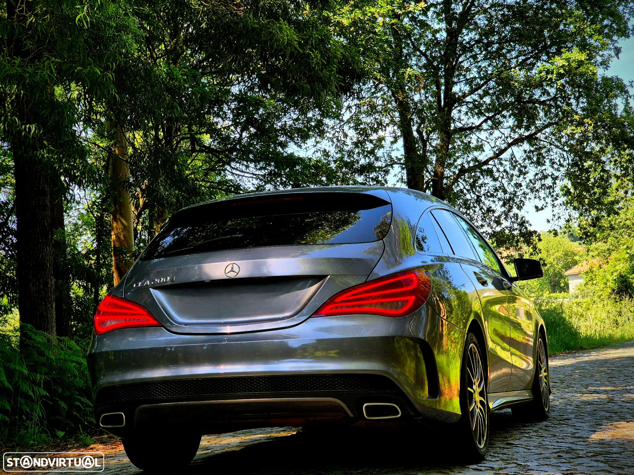 Mercedes-Benz CLA 200 d Shooting Brake AMG Line - 20