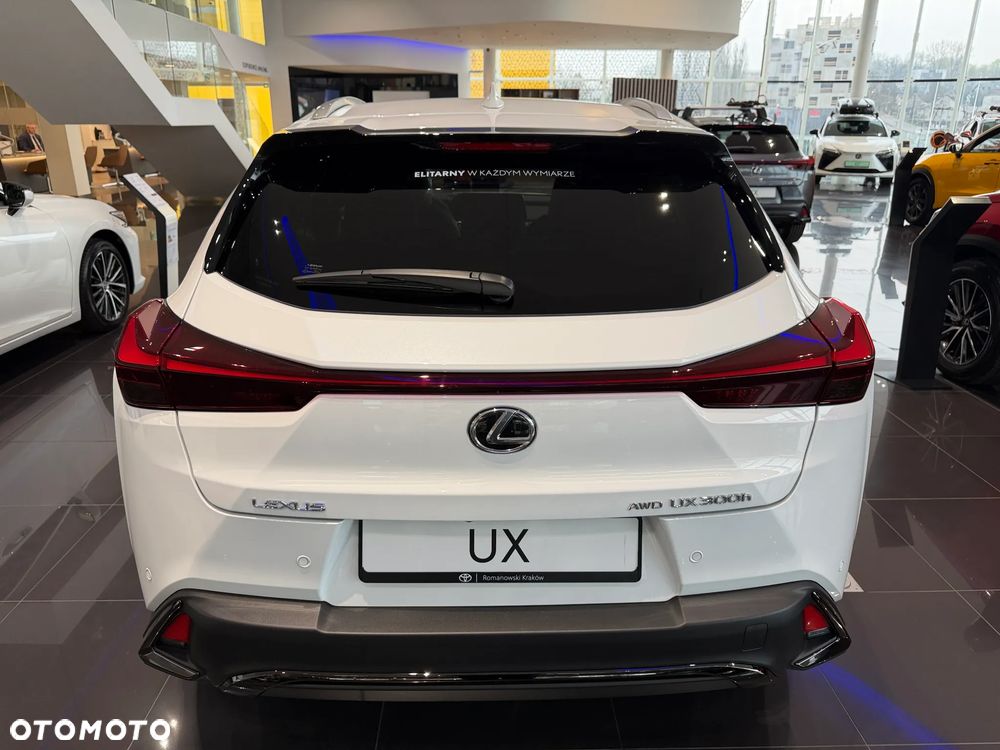 Lexus UX - 4