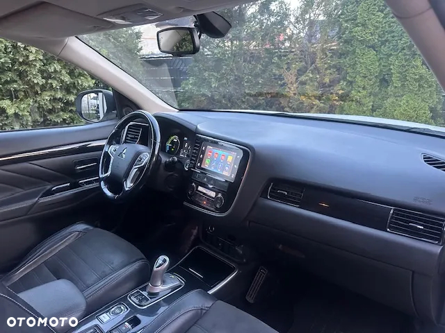Mitsubishi Outlander 2.0 4WD Plug-In Hybrid - 18