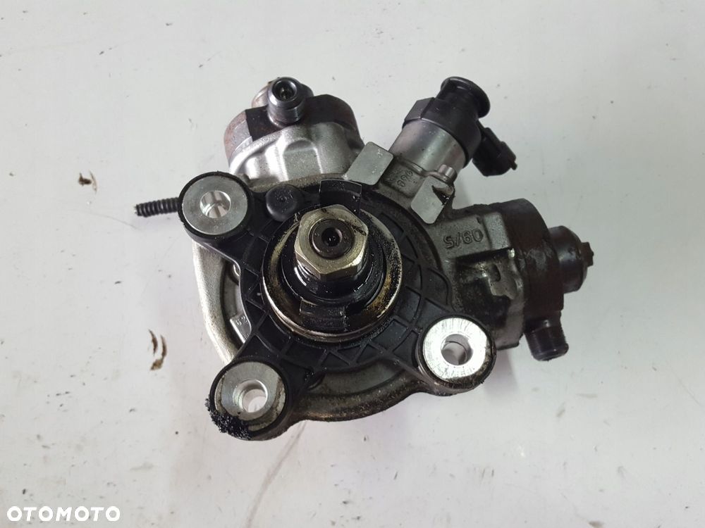 VOLVO XC60 I LIFT 13-17r 2.4 D POMPA WTRYSKOWA 31372081 - 1