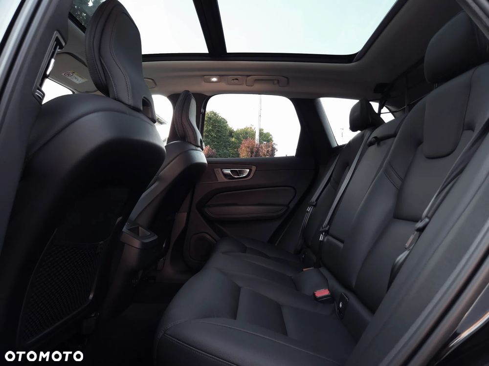 Volvo XC 60 B4 D AWD Plus Dark - 25