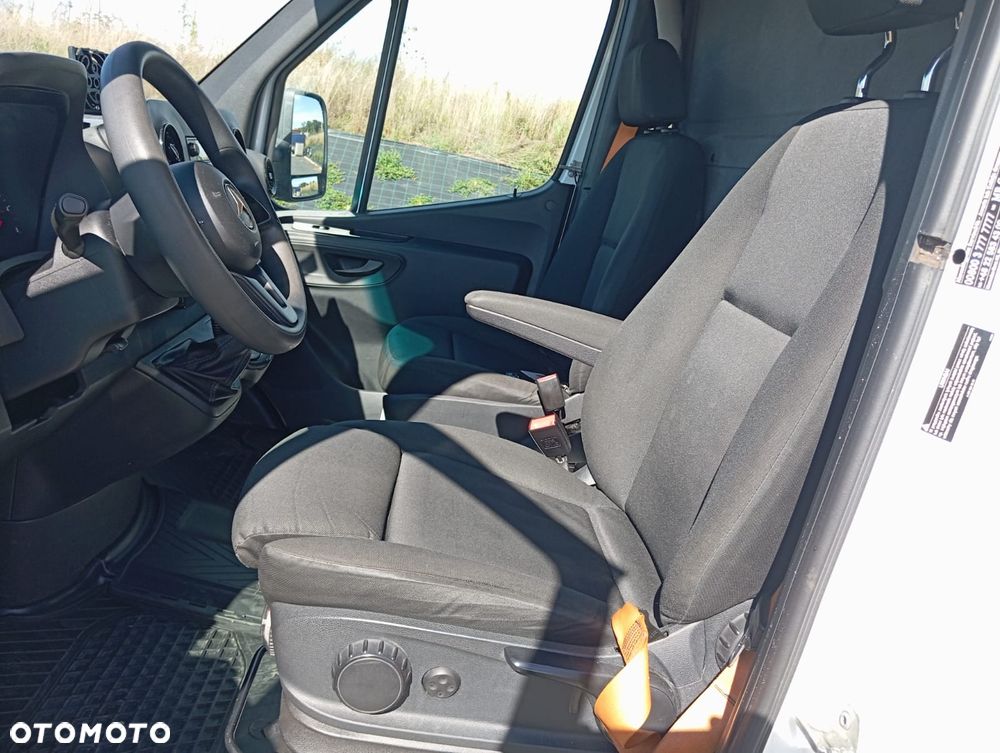 Mercedes-Benz Sprinter - 15