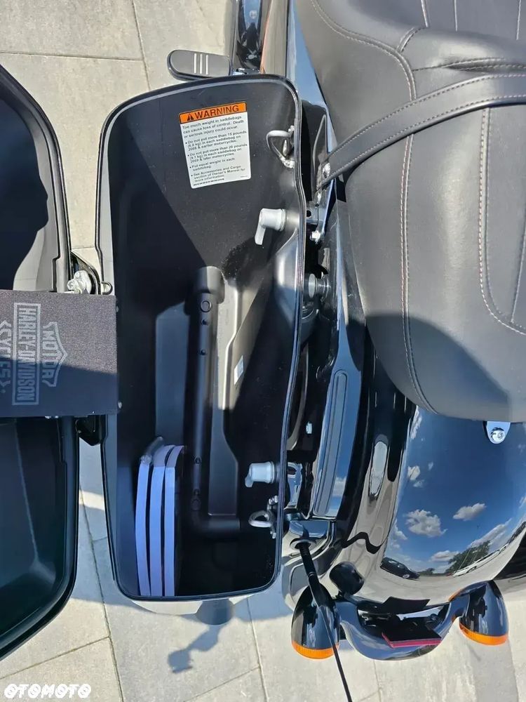 Harley-Davidson Touring Road Glide - 23