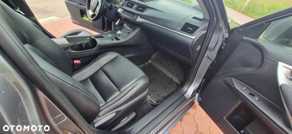 Lexus CT - 15
