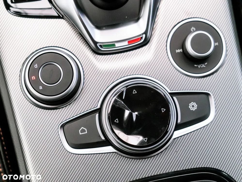 Alfa Romeo Stelvio 2.0 Turbo Intensa Q4 - 30