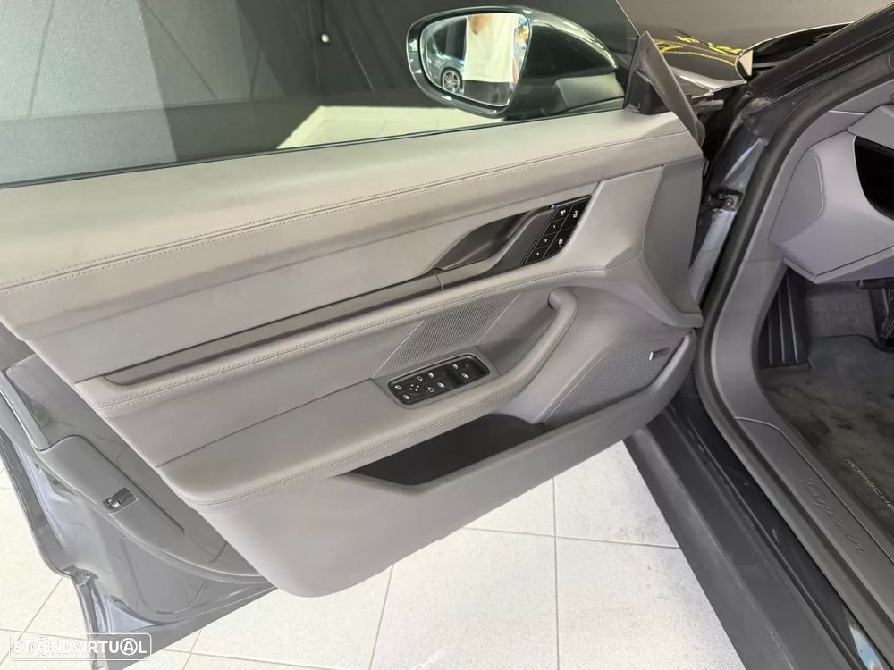 Porsche Taycan - 24