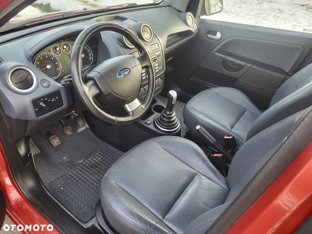 Ford Fiesta 1.6 Ghia - 15