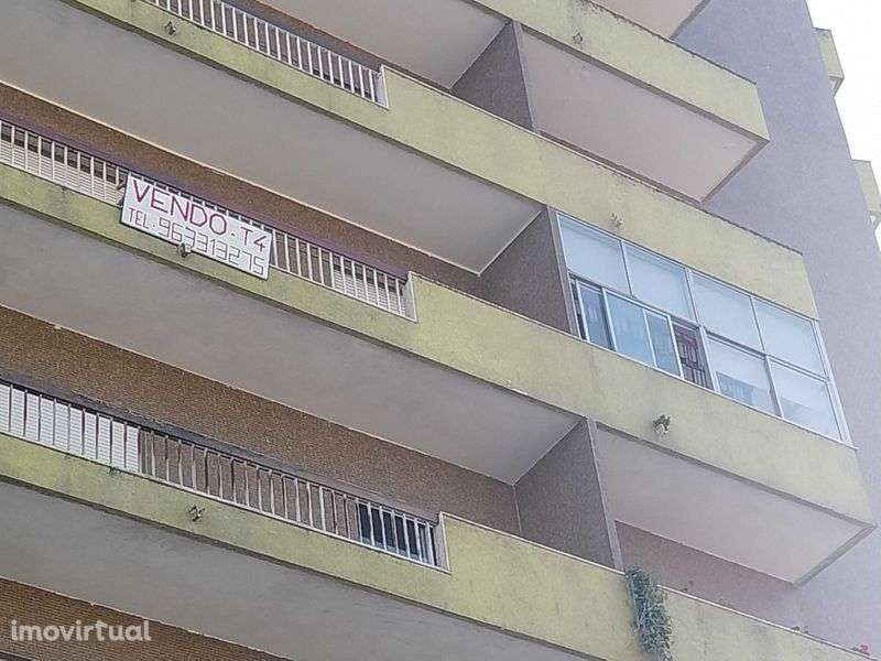 Apartamento T4 em bom estado de conservação - Grande imagem: 2/2