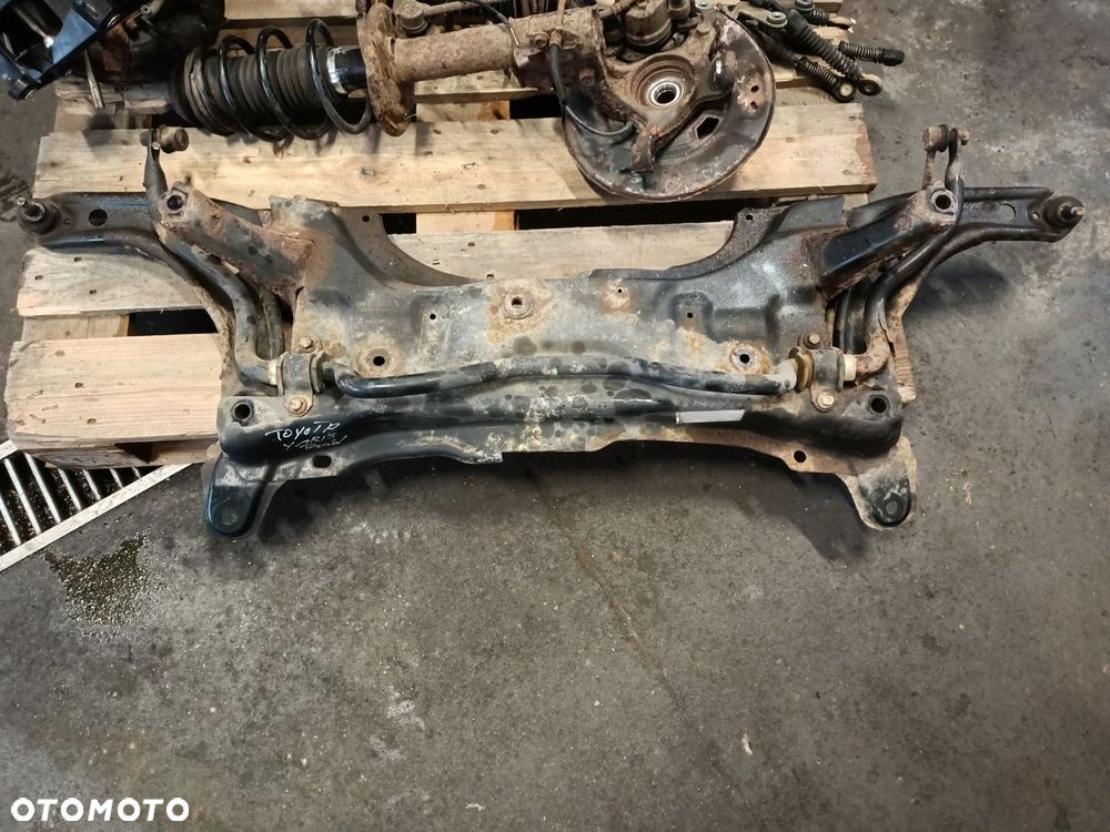 SANKI ZAWIESZENIA PRZÓD TOYOTA YARIS 2 - 1