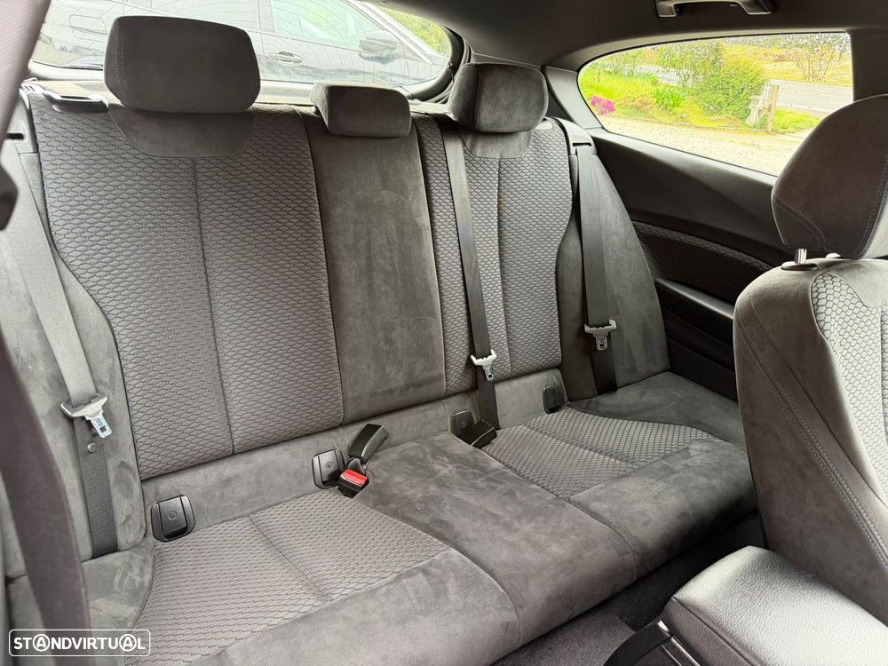 BMW 116 d Pack M - 12