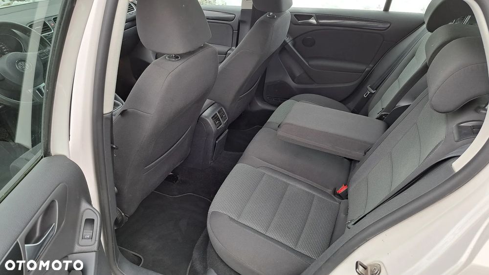 Volkswagen Golf 2.0 TDI DPF BlueMotion Technology Comfortline - 24