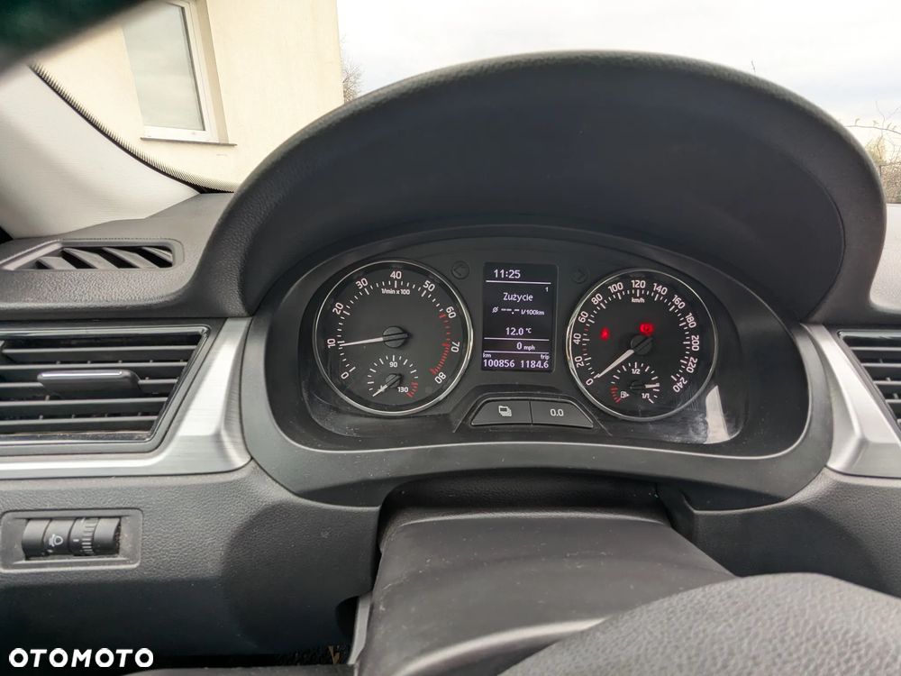 Skoda RAPID 1.2 TSI Ambition - 7