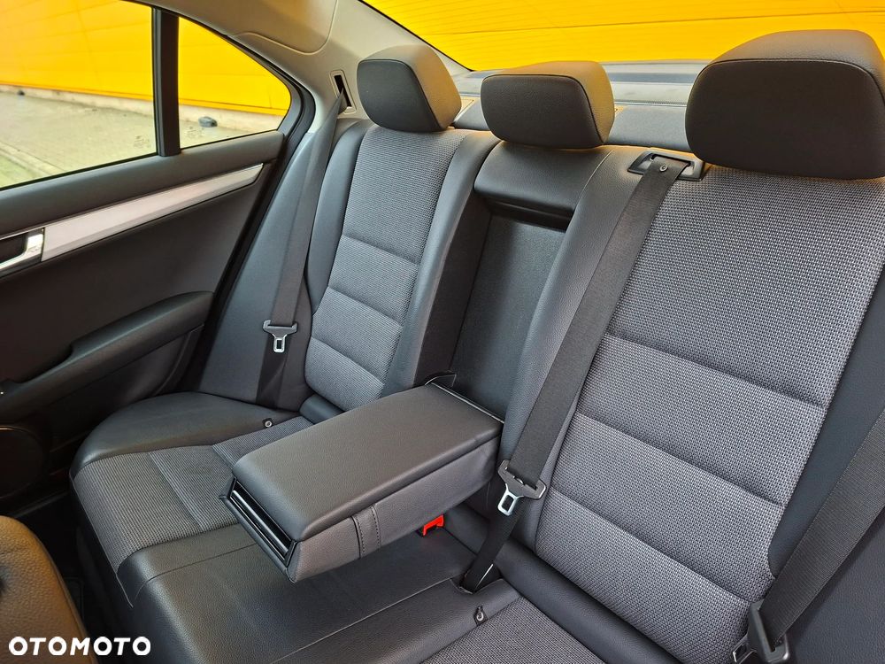 Mercedes-Benz Klasa C 180 Kompressor Avantgarde - 17