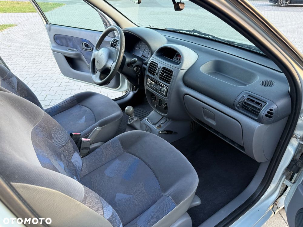 Renault Clio 1.4i RT - 22