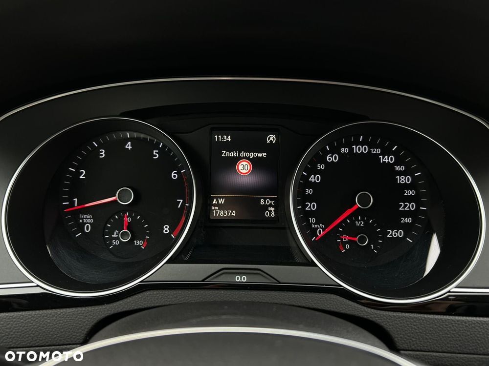 Volkswagen Passat - 23