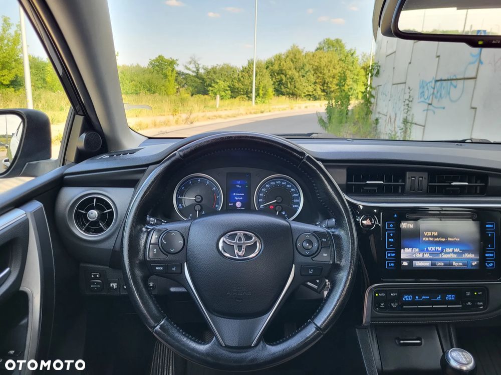 Toyota Corolla - 12