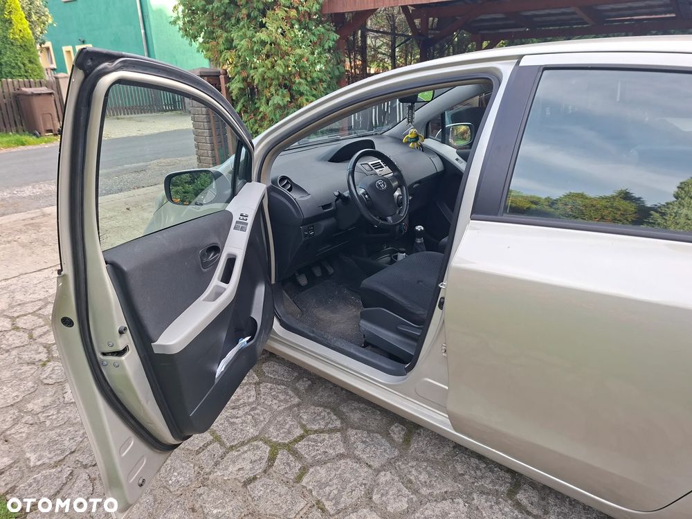Toyota Yaris - 13