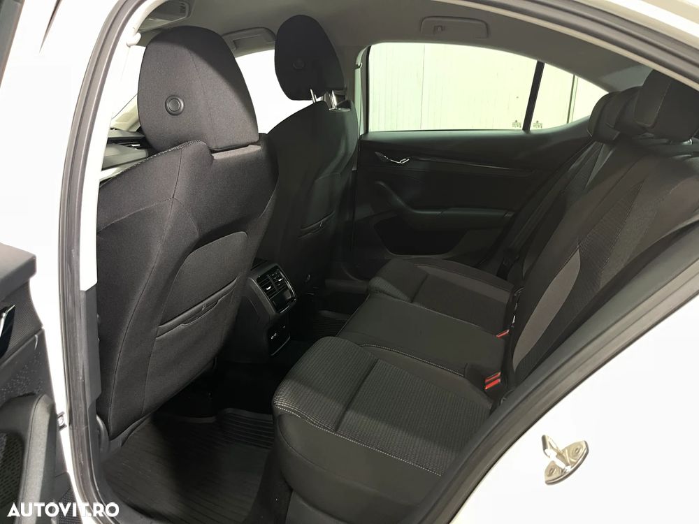 Skoda Octavia 2.0 TDI DSG Ambition - 12