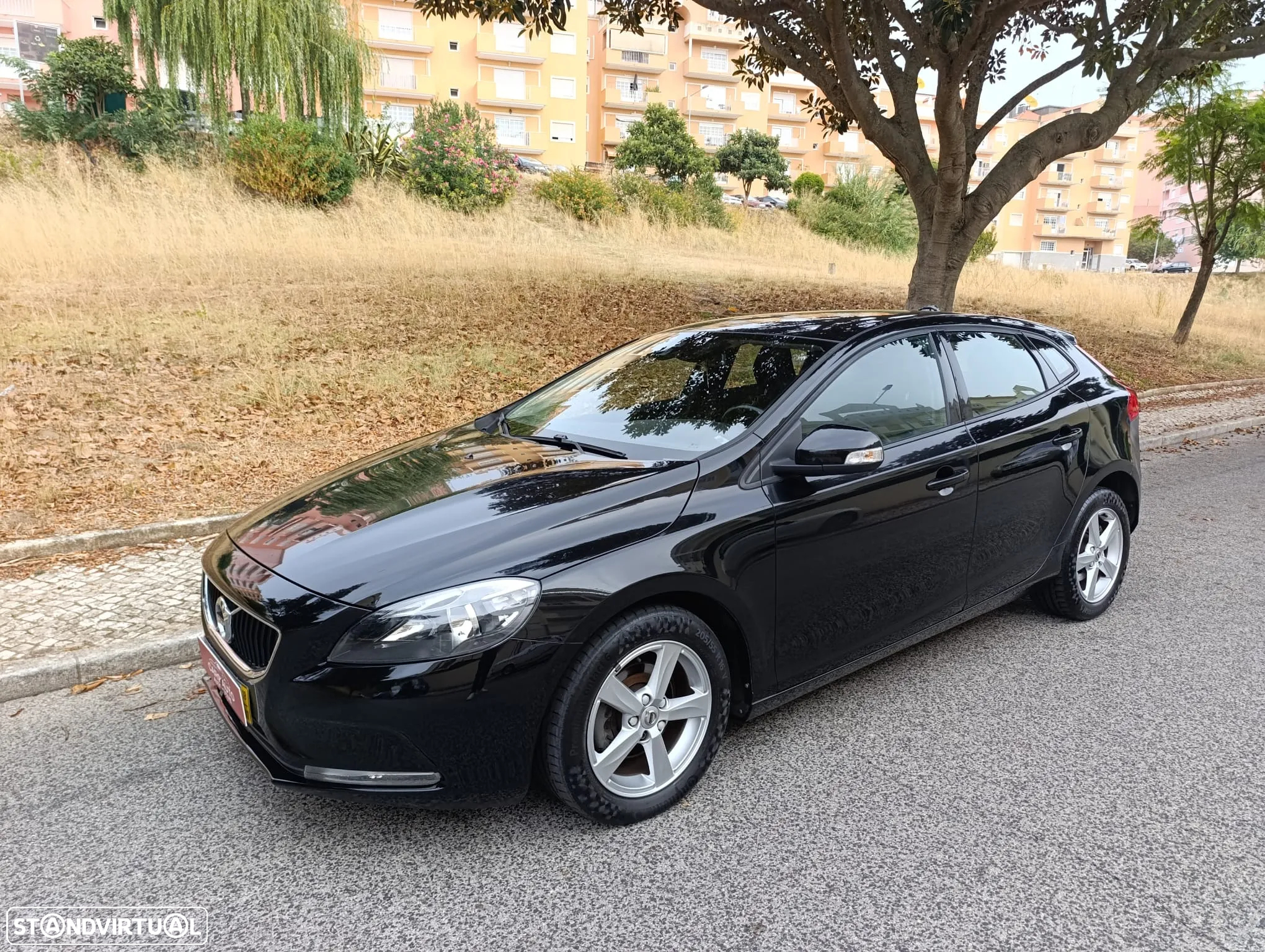 Volvo V40 2.0 D3 Momentum - 3