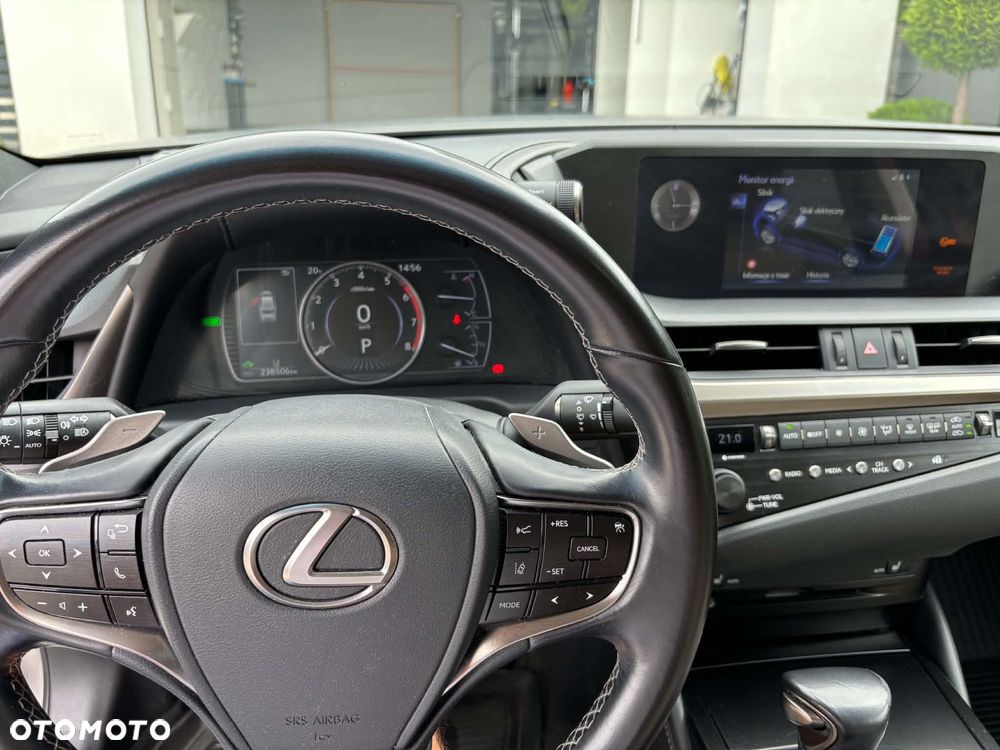 Lexus ES 300h Business Edition - 13