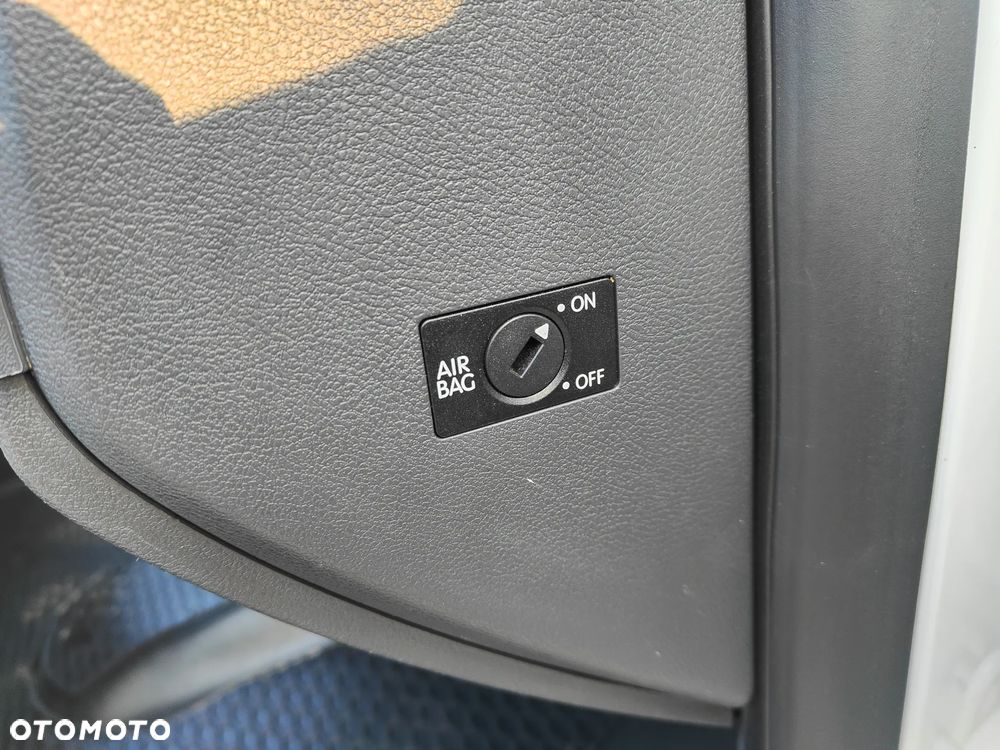 Volkswagen Caravelle - 29