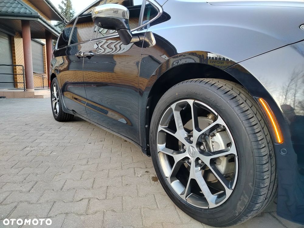 Chrysler Pacifica - 10