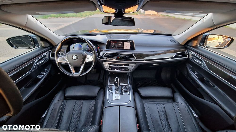 BMW Seria 7 750i xDrive - 11