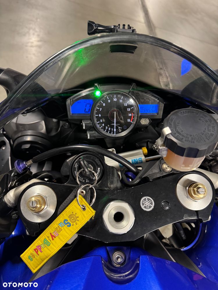 Yamaha R1 - 7
