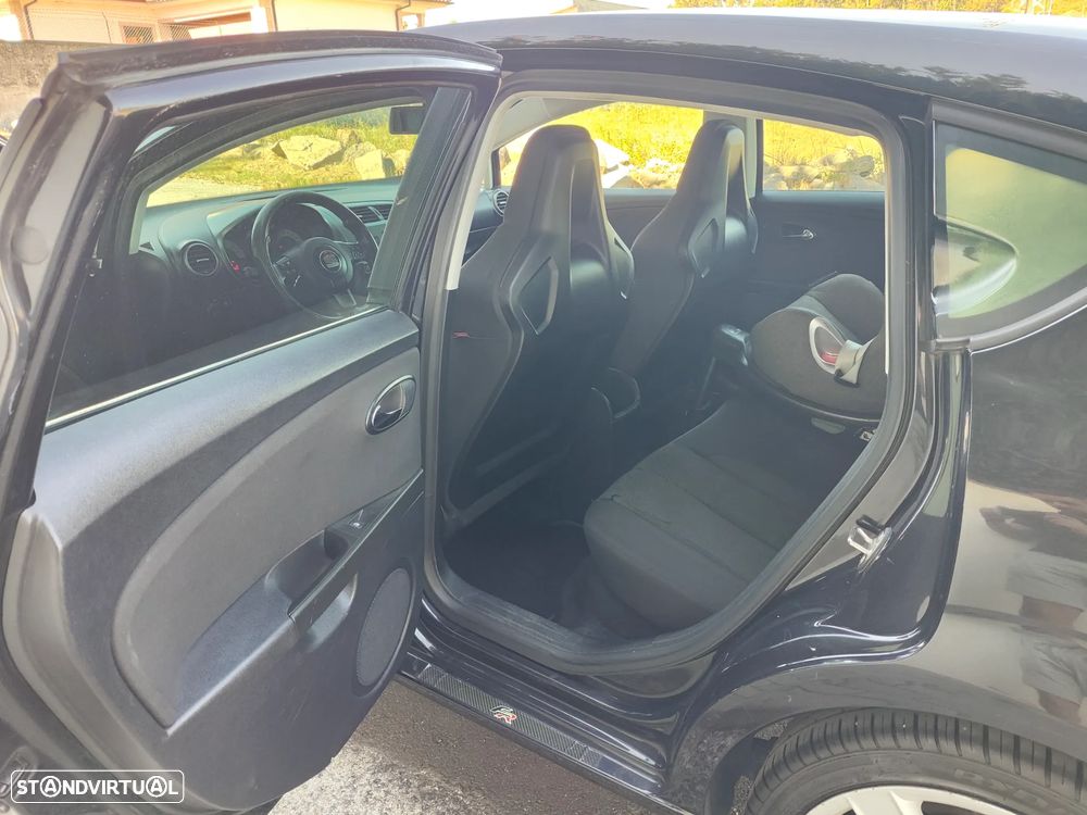 SEAT Leon 2.0 TDI FR 18 Tiago Monteiro - 17