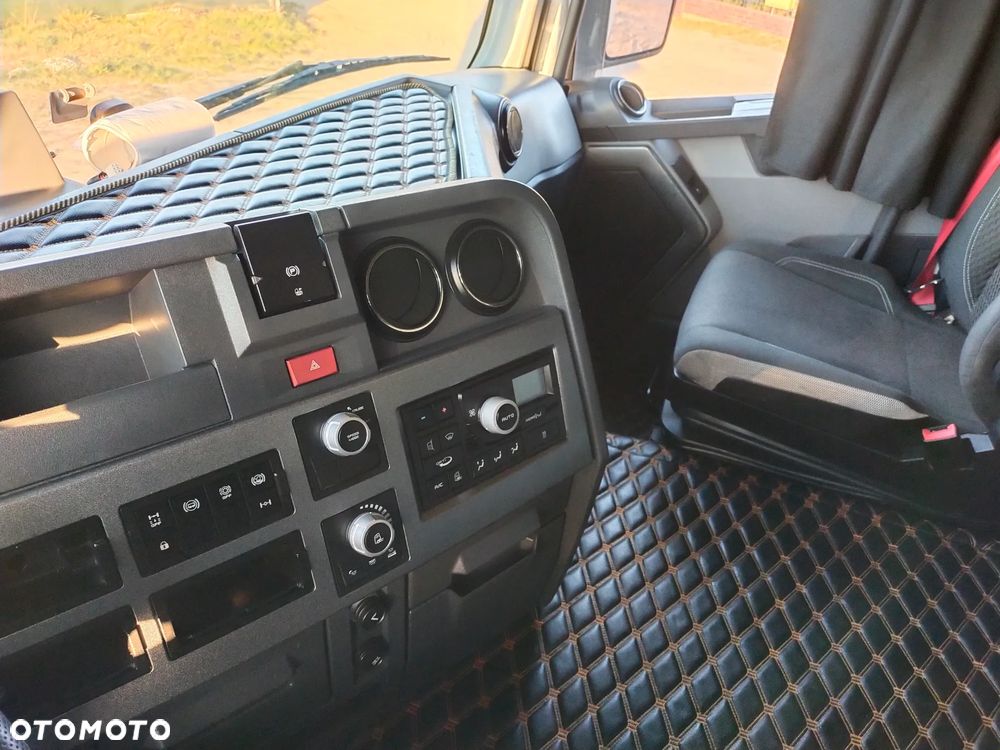 Renault T - 8